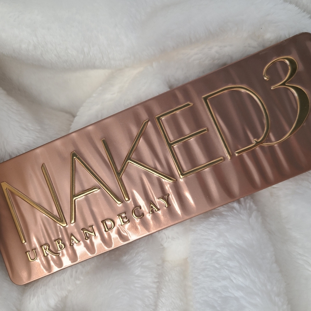 Urban Decay Naked 3 eyeshadow palette